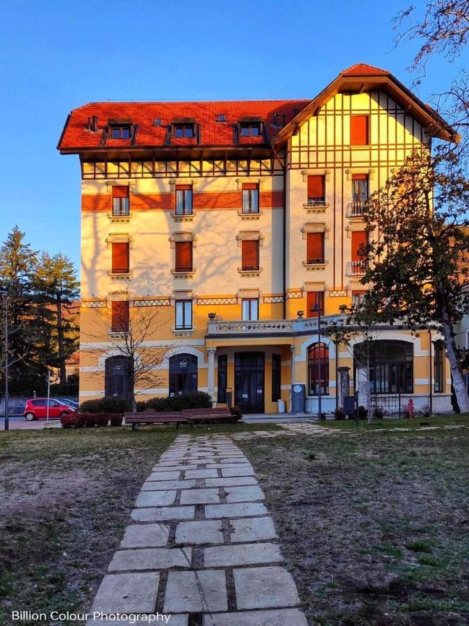 Appartamento Bilocale Liberty Viggiù Esterno foto