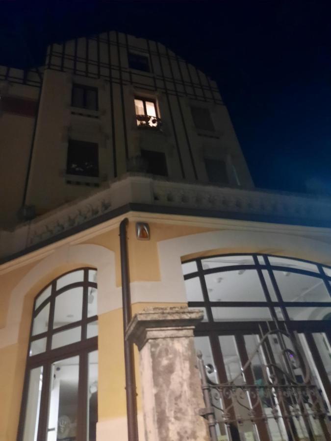 Appartamento Bilocale Liberty Viggiù Esterno foto